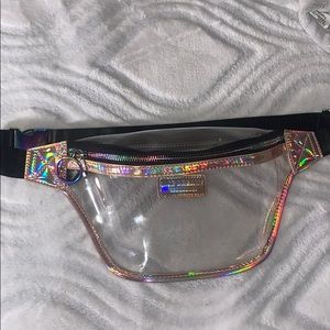 Holographic Fannypack🤍 Fashion Nova !